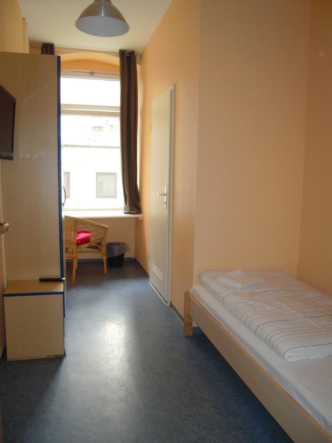 Happy Go Lucky Hotel + Hostel Schoneberg Berlin Exterior photo