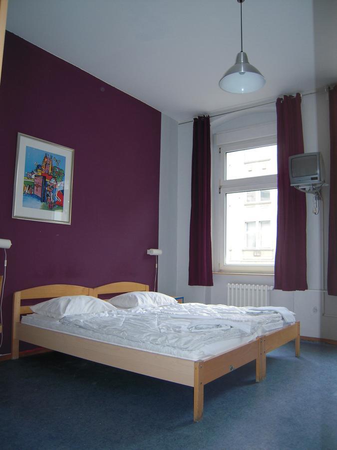 Happy Go Lucky Hotel + Hostel Schoneberg Berlin Exterior photo