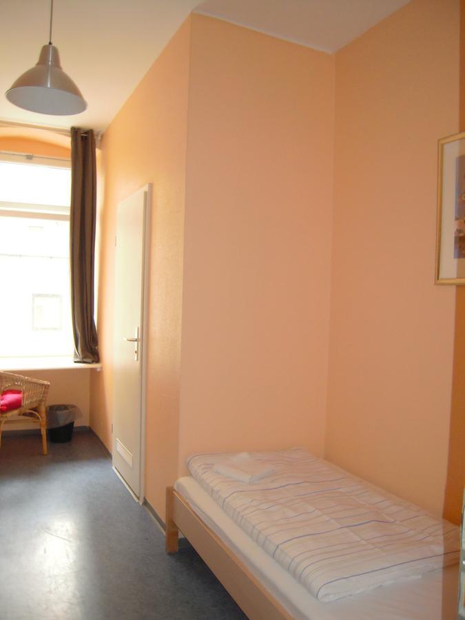 Happy Go Lucky Hotel + Hostel Schoneberg Berlin Exterior photo