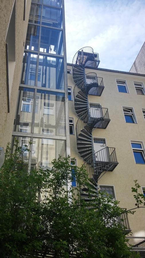 Happy Go Lucky Hotel + Hostel Schoneberg Berlin Exterior photo