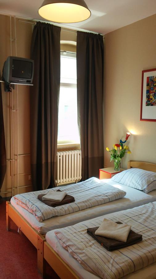 Happy Go Lucky Hotel + Hostel Schoneberg Berlin Exterior photo